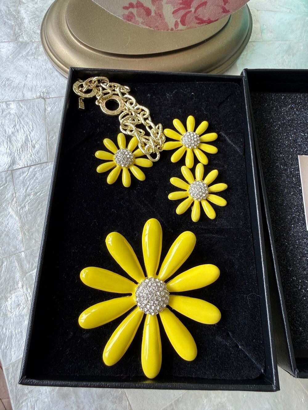 Heidi Daus Daisy Jewelry Set Earrings Bracelet Pendant Brooch New in Box